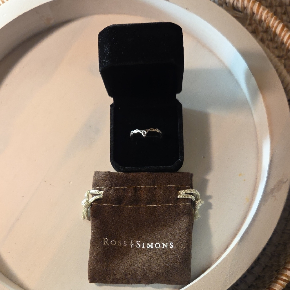 Ross-Simons 925 Silver Twisted Band Ring with Black Velvet Box